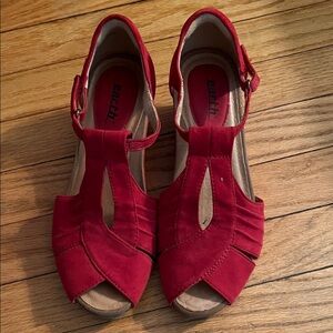 Earth Women's Bold Red Sandals
